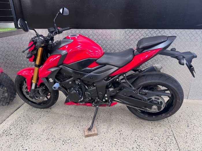 2017 Suzuki GSX-S750 RED
