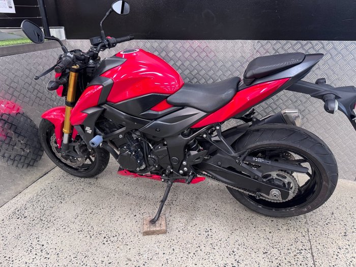 2017 Suzuki GSX-S750 RED