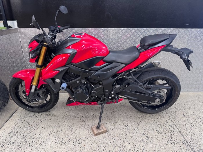 2017 Suzuki GSX-S750 RED