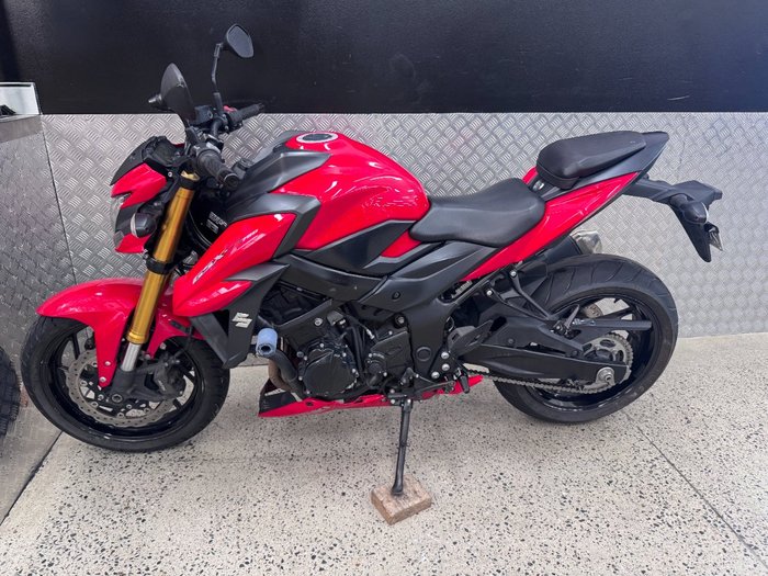 2017 Suzuki GSX-S750 RED