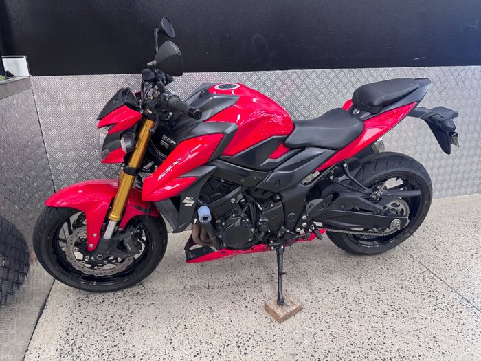 2017 Suzuki GSX-S750 RED