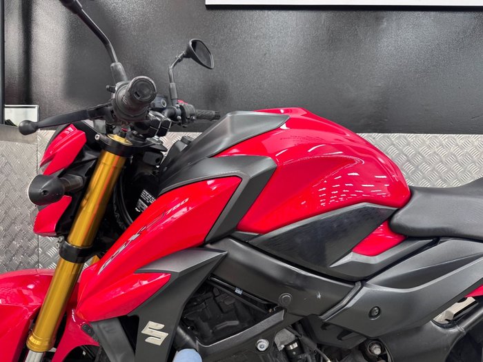 2017 Suzuki GSX-S750 RED