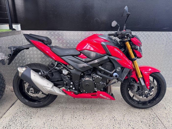 2017 Suzuki GSX-S750 RED