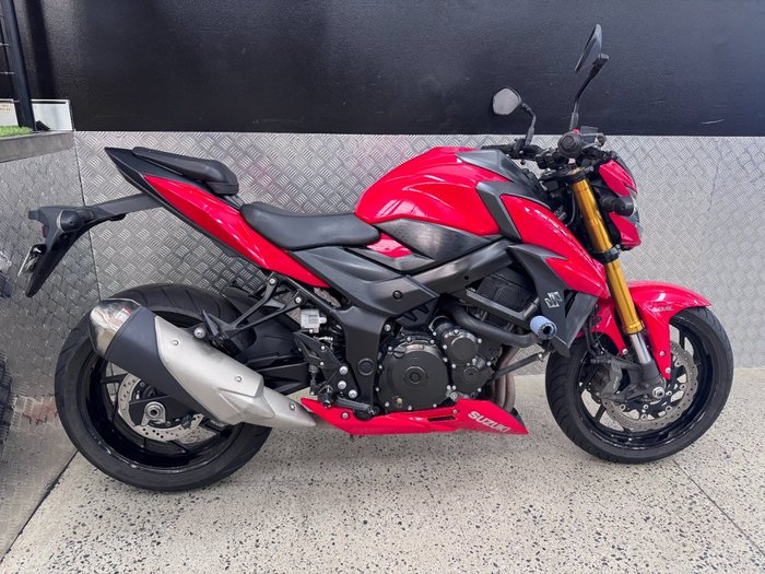 2017 Suzuki GSX-S750 RED