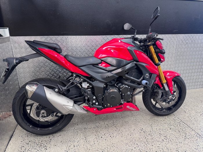 2017 Suzuki GSX-S750 RED