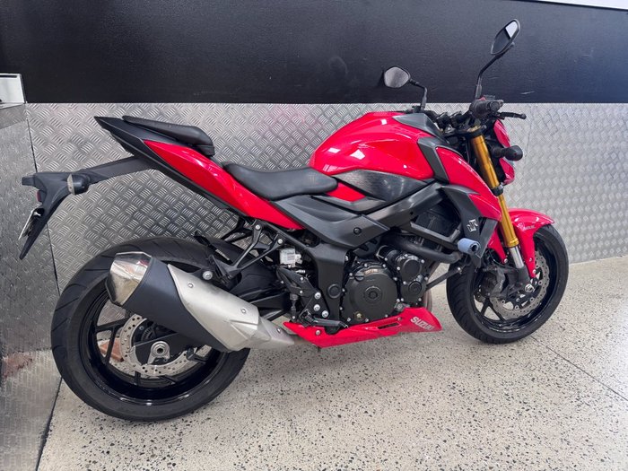 2017 Suzuki GSX-S750 RED