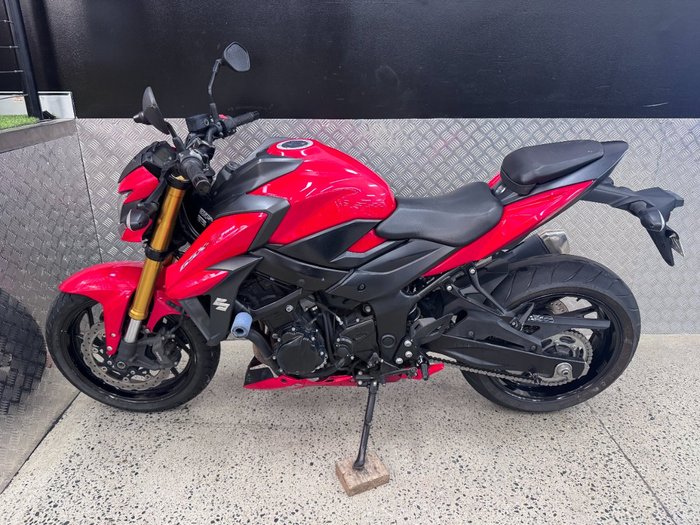 2017 Suzuki GSX-S750 RED
