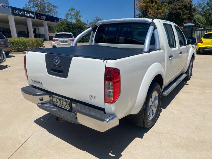 2013 Nissan Navara ST