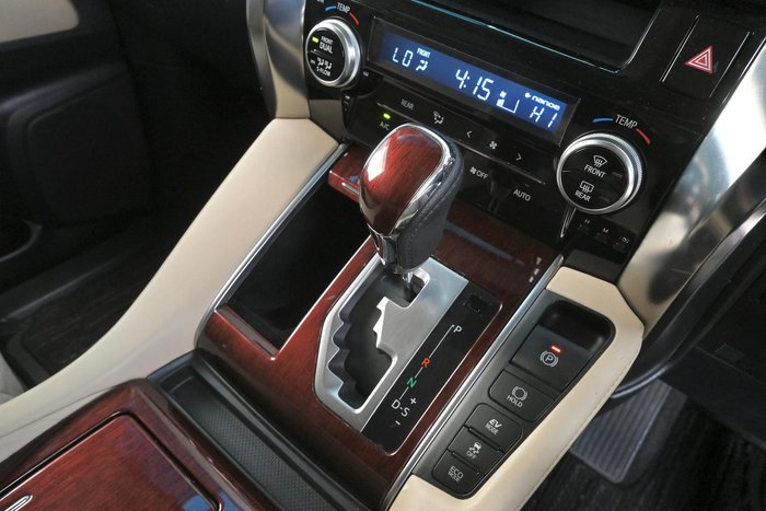 2015 Toyota Alphard Hybrid AYH30W White