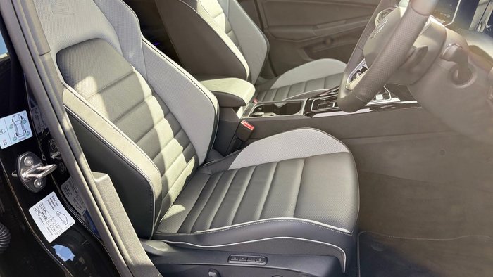 2025 Volkswagen Golf 110TSI R-Line