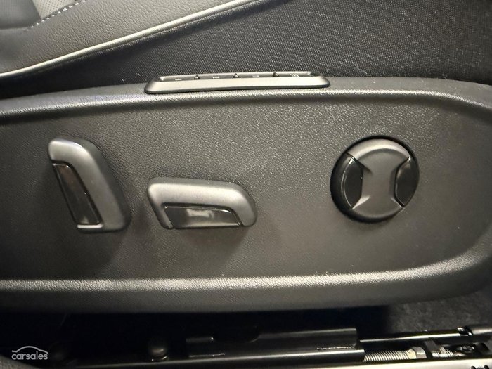 2025 Volkswagen Golf 110TSI R-Line