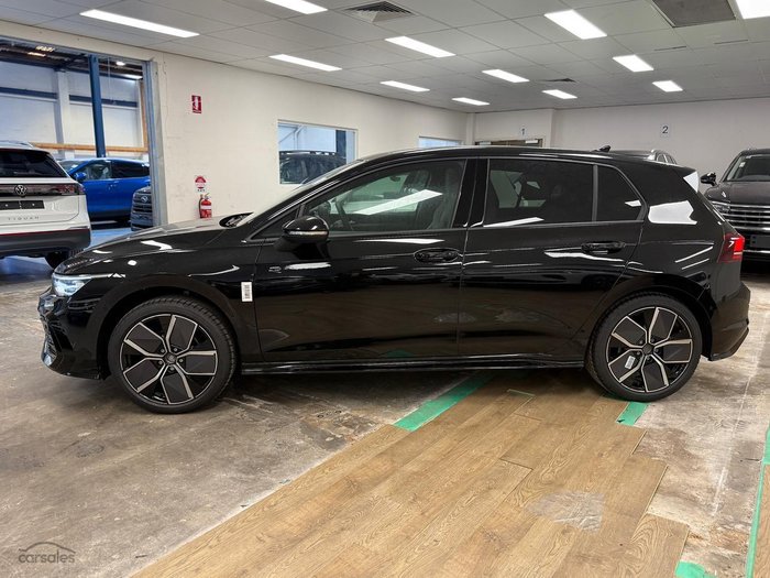 2025 Volkswagen Golf 110TSI R-Line