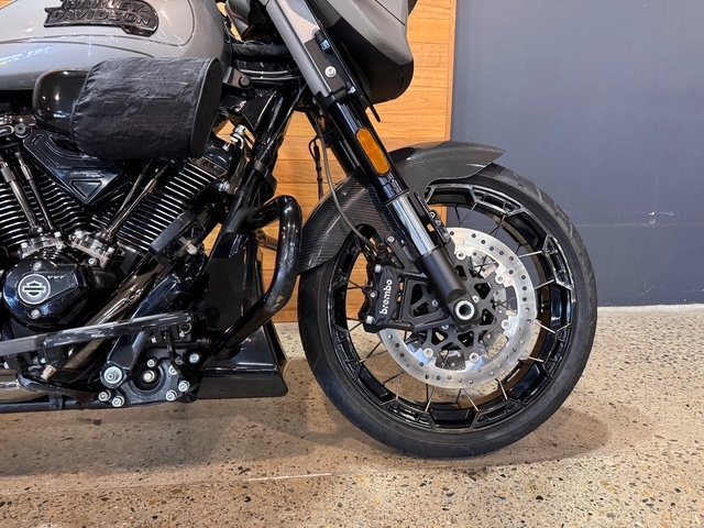 2023 Harley-davidson FLHXSE CVO STREET GLIDE Silver