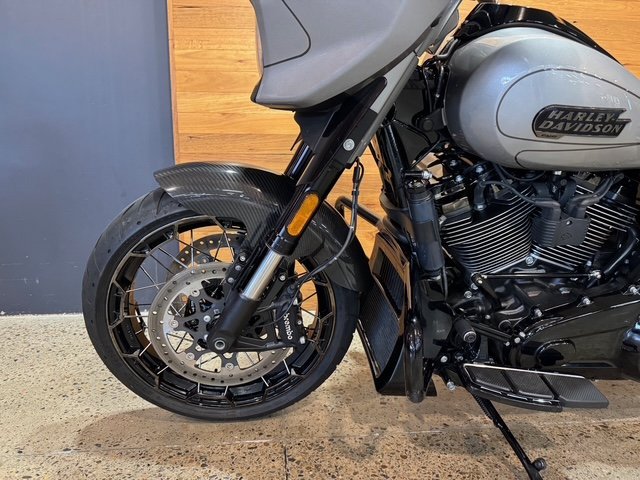 2023 Harley-davidson FLHXSE CVO STREET GLIDE Silver