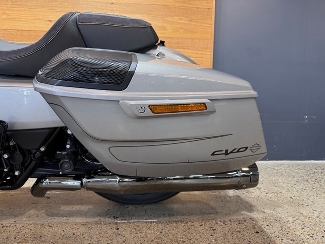 2023 Harley-davidson FLHXSE CVO STREET GLIDE Silver