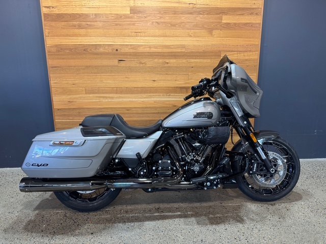 2023 Harley-davidson FLHXSE CVO STREET GLIDE Silver