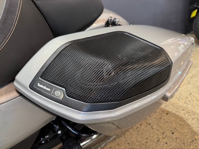 2023 Harley-davidson FLHXSE CVO STREET GLIDE Silver