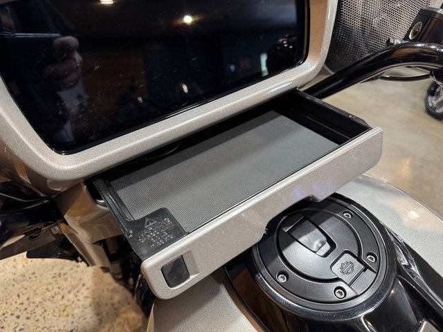 2023 Harley-davidson FLHXSE CVO STREET GLIDE Silver