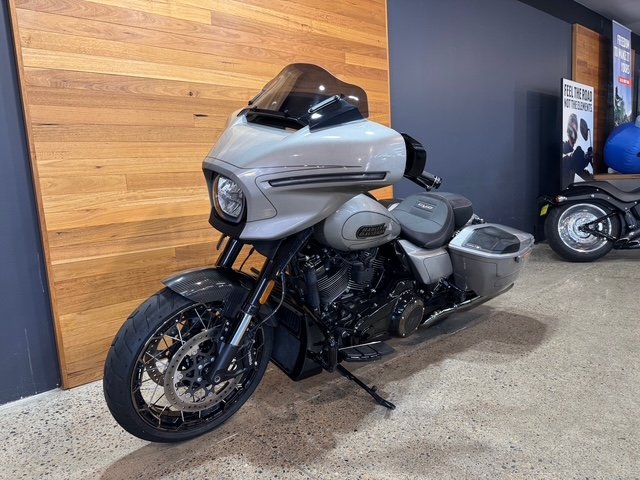 2023 Harley-davidson FLHXSE CVO STREET GLIDE Silver