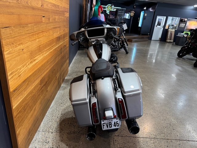 2023 Harley-davidson FLHXSE CVO STREET GLIDE Silver