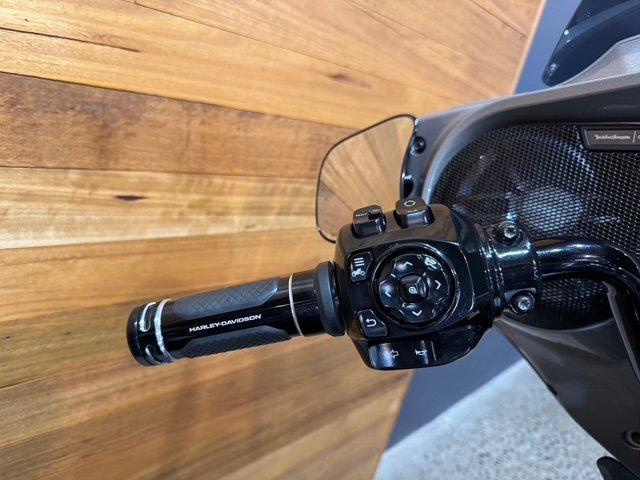 2023 Harley-davidson FLHXSE CVO STREET GLIDE Silver