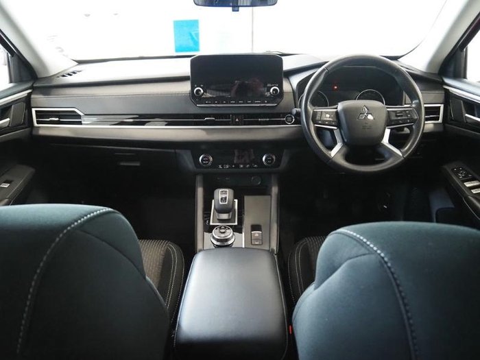 2022 Mitsubishi Outlander ES