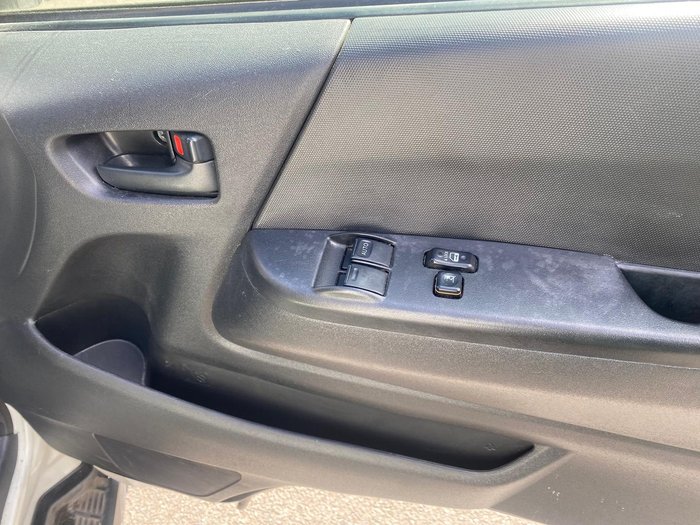 2017 Toyota Hiace Commuter