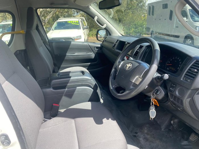 2017 Toyota Hiace Commuter