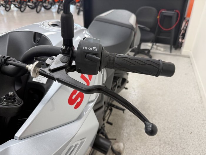 Suzuki 2020 SUZUKI 1000CC GSXS-S1000SRQ Silver