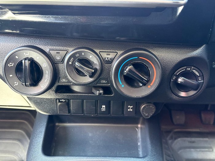 2020 Toyota Hilux SR