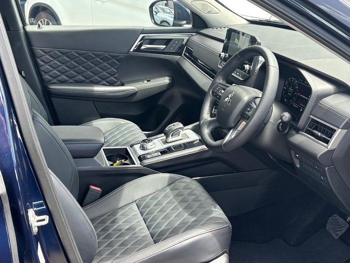 2024 Mitsubishi Outlander Exceed