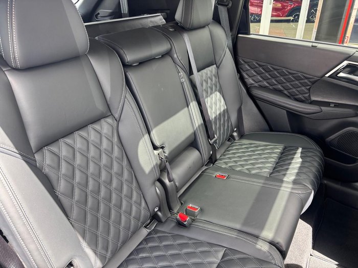 2024 Mitsubishi Outlander Exceed