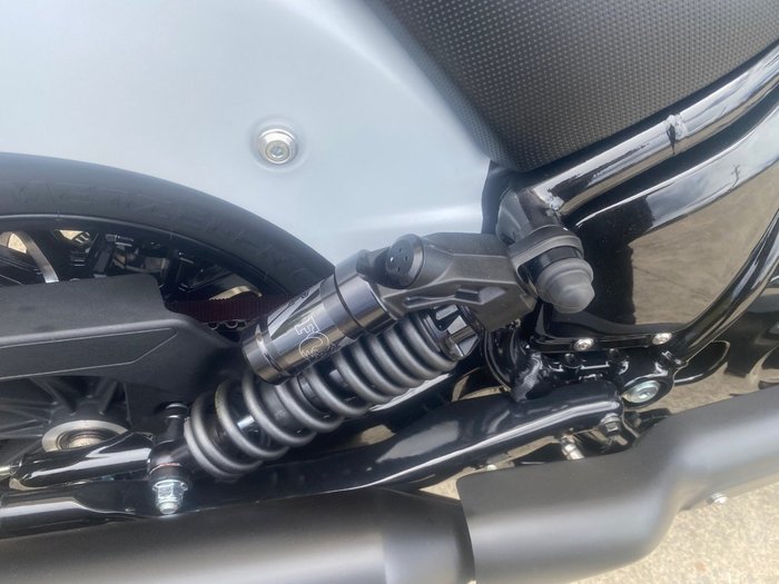 2025 Indian SPORT CHIEF GHOST WHITE METALLIC