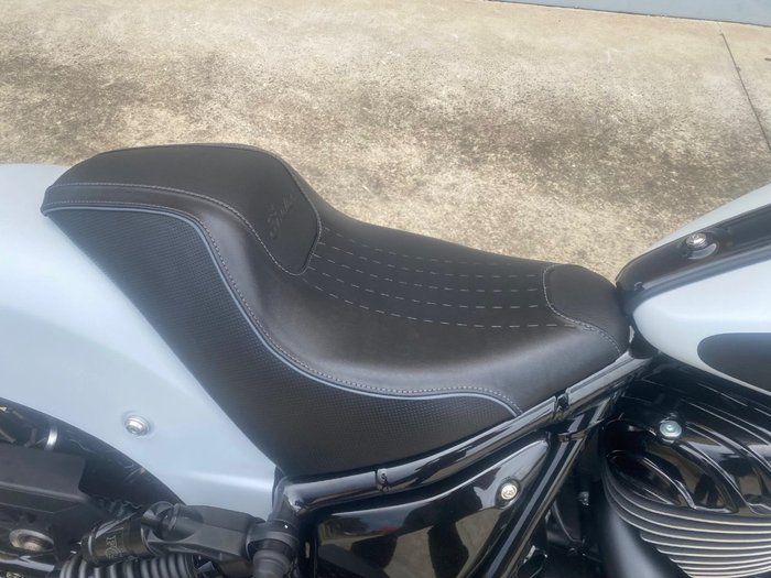 2025 Indian SPORT CHIEF GHOST WHITE METALLIC