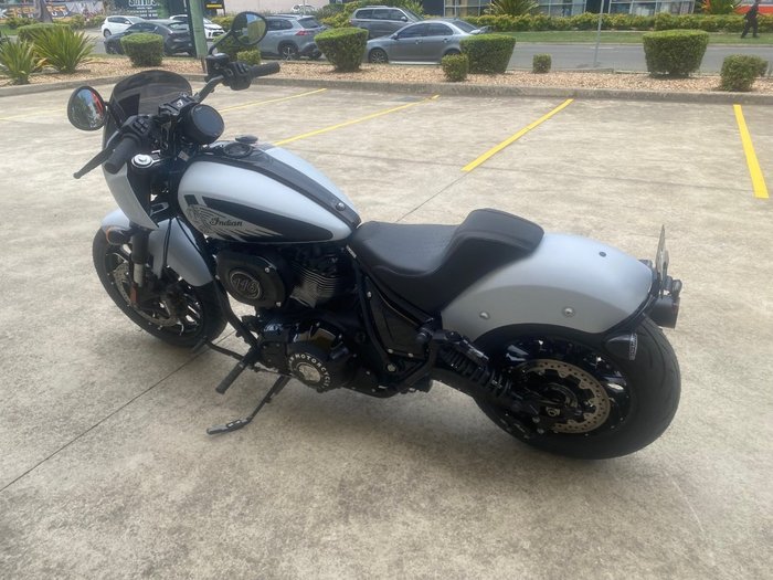 2025 Indian SPORT CHIEF GHOST WHITE METALLIC