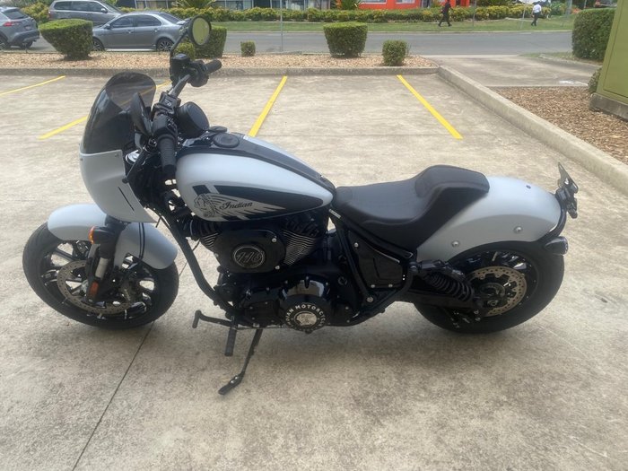 2025 Indian SPORT CHIEF GHOST WHITE METALLIC