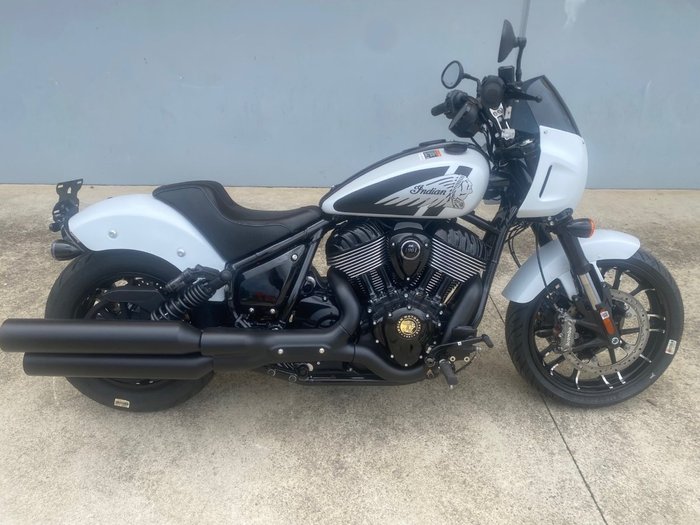 2025 Indian SPORT CHIEF GHOST WHITE METALLIC