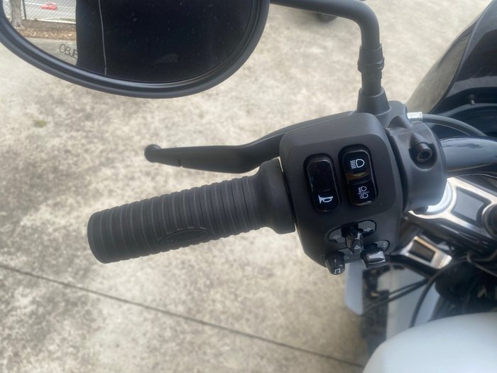 2025 Indian SPORT CHIEF GHOST WHITE METALLIC