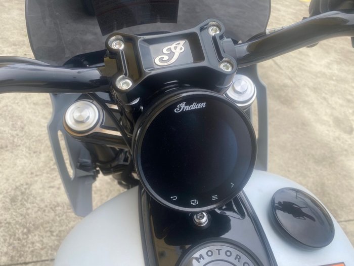 2025 Indian SPORT CHIEF GHOST WHITE METALLIC