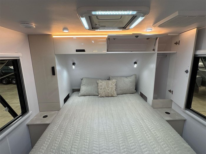 2025 VICTORY CARAVANS Trophy