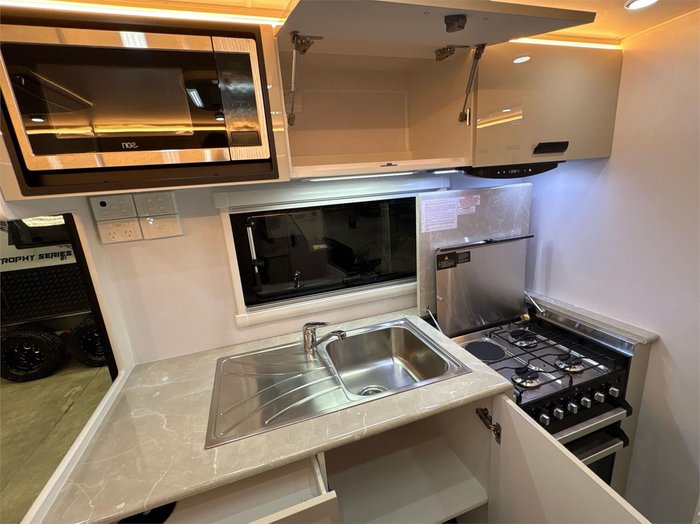 2025 VICTORY CARAVANS Trophy