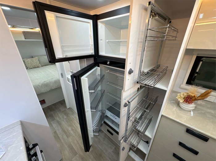 2025 VICTORY CARAVANS Trophy