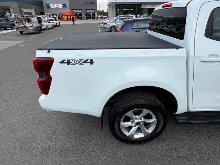 2024 Isuzu D-MAX LS-M