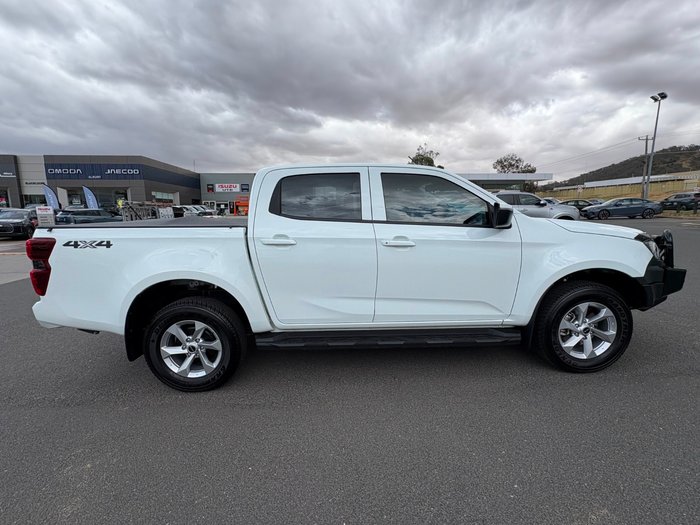 2024 Isuzu D-MAX LS-M