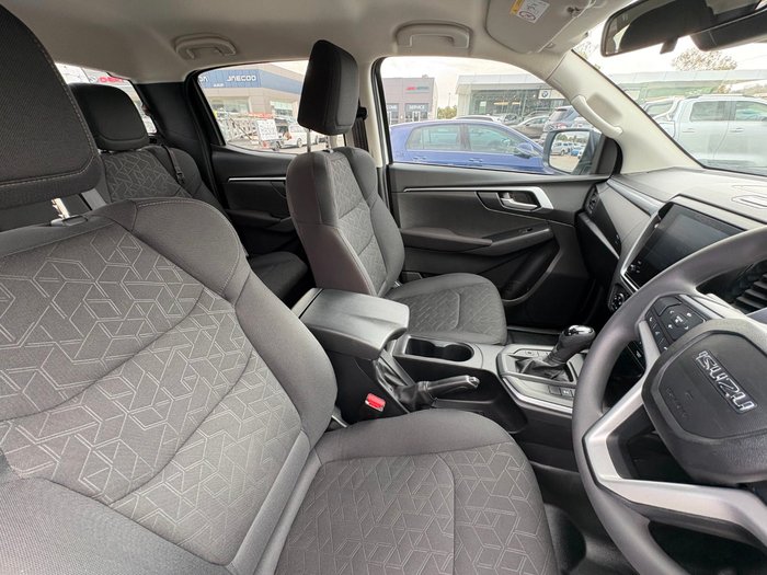 2024 Isuzu D-MAX LS-M