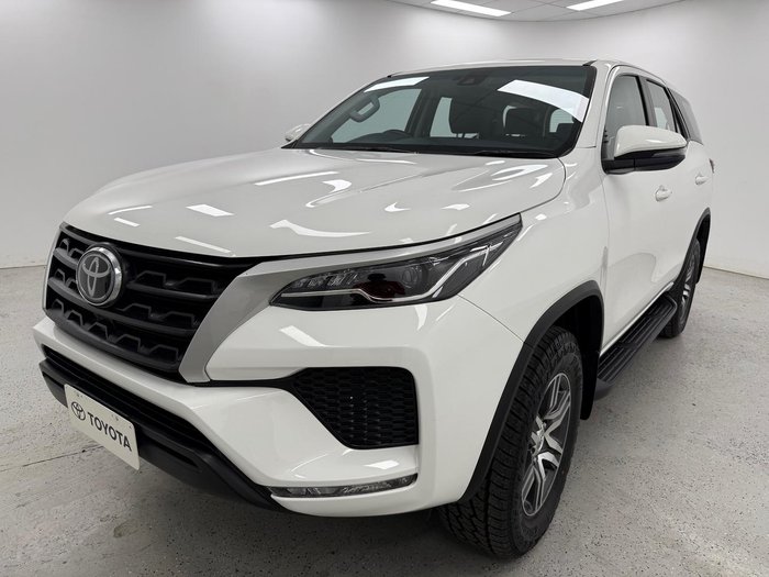 2024 Toyota Fortuner GX GUN156R 4X4 Dual Range Glacier White