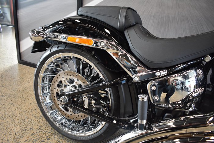 2025 Harley-davidson FXBR BREAKOUT (117) VIVID BLACK