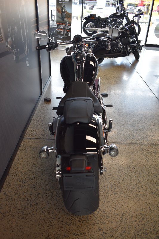 2025 Harley-davidson FXBR BREAKOUT (117) VIVID BLACK