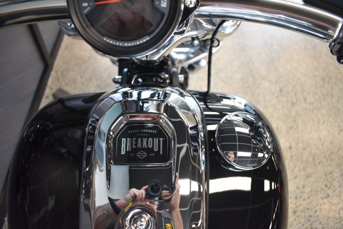 2025 Harley-davidson FXBR BREAKOUT (117) VIVID BLACK