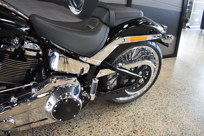 2025 Harley-davidson FXBR BREAKOUT (117) VIVID BLACK